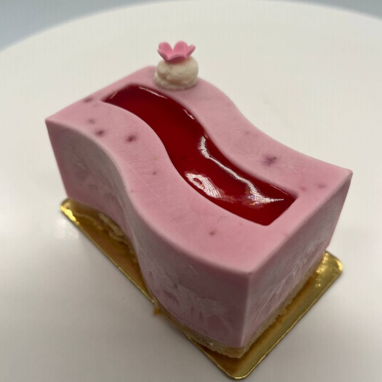 Imagen pastel de fresa con relleno de gelatina de fresa 